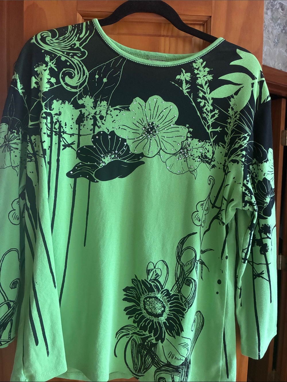 Women's Long-Sleeve Floral Print Top in Green